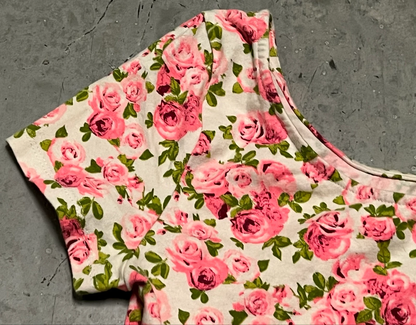Camiseta curta com flores rosas – photo 7